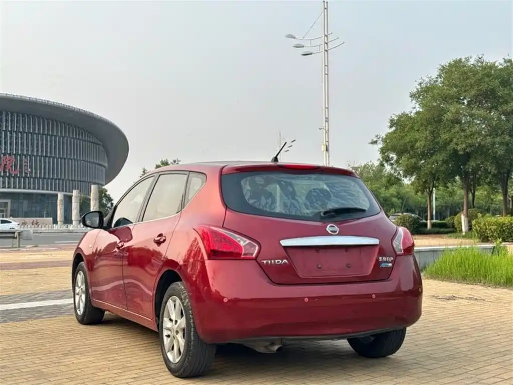 Nissan Tiida 2015 — фото 6