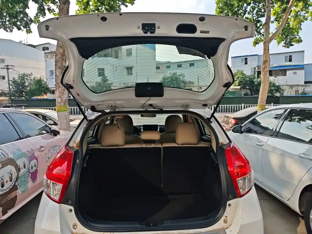 Toyota Yaris L 2016 — фото 19