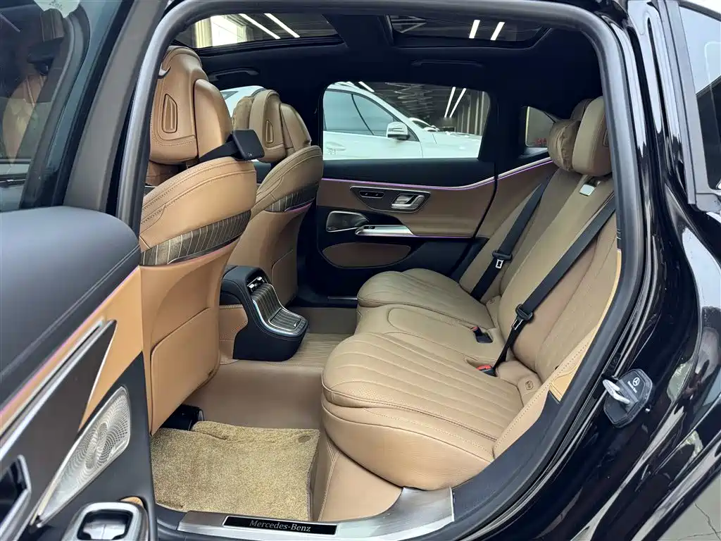 Mercedes-Benz E-Class 2025 — фото 11