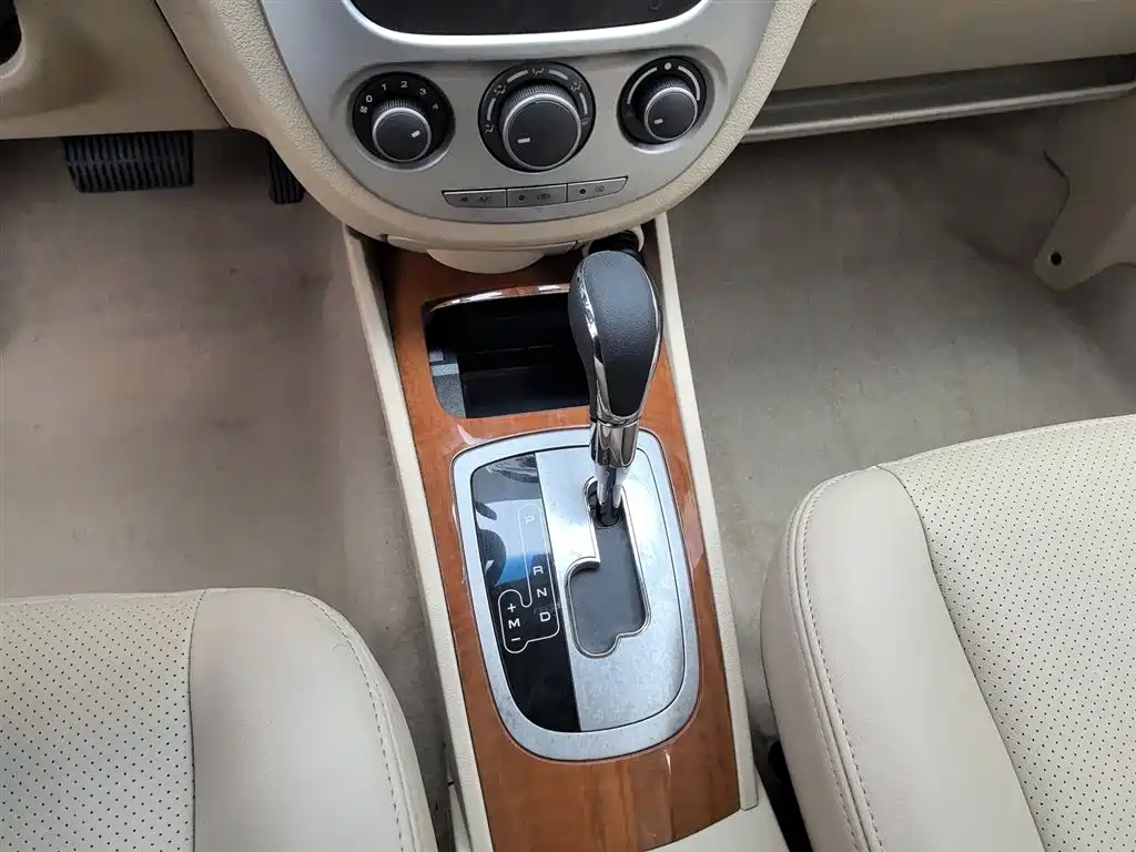 Buick Excelle 2015 — фото 13