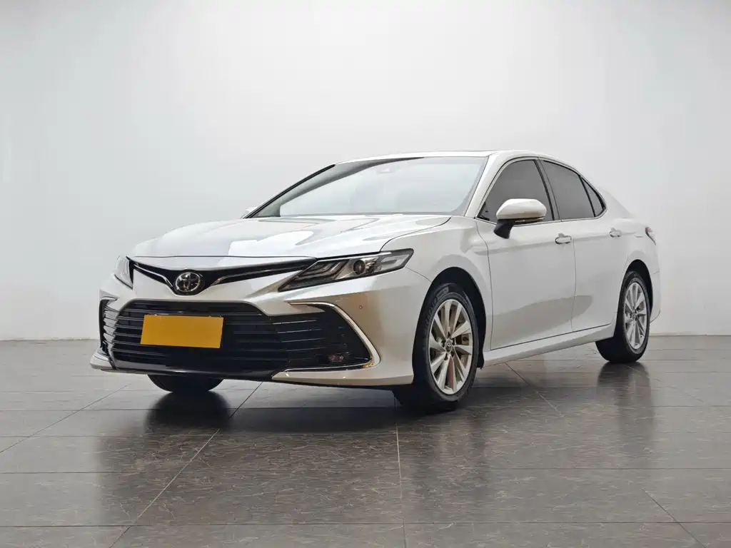 Toyota Camry 2022 — фото 1