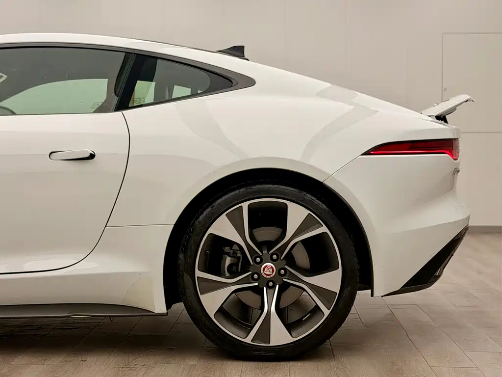 Jaguar F-TYPE 2022 — фото 10