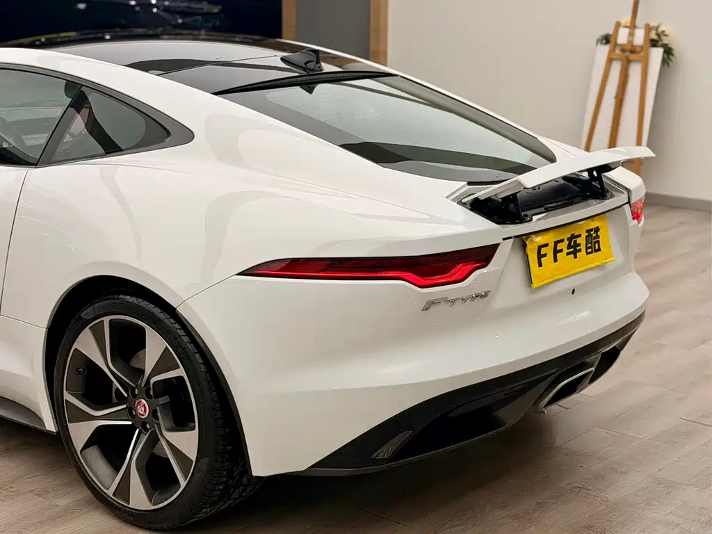 Jaguar F-TYPE 2022 — фото 11