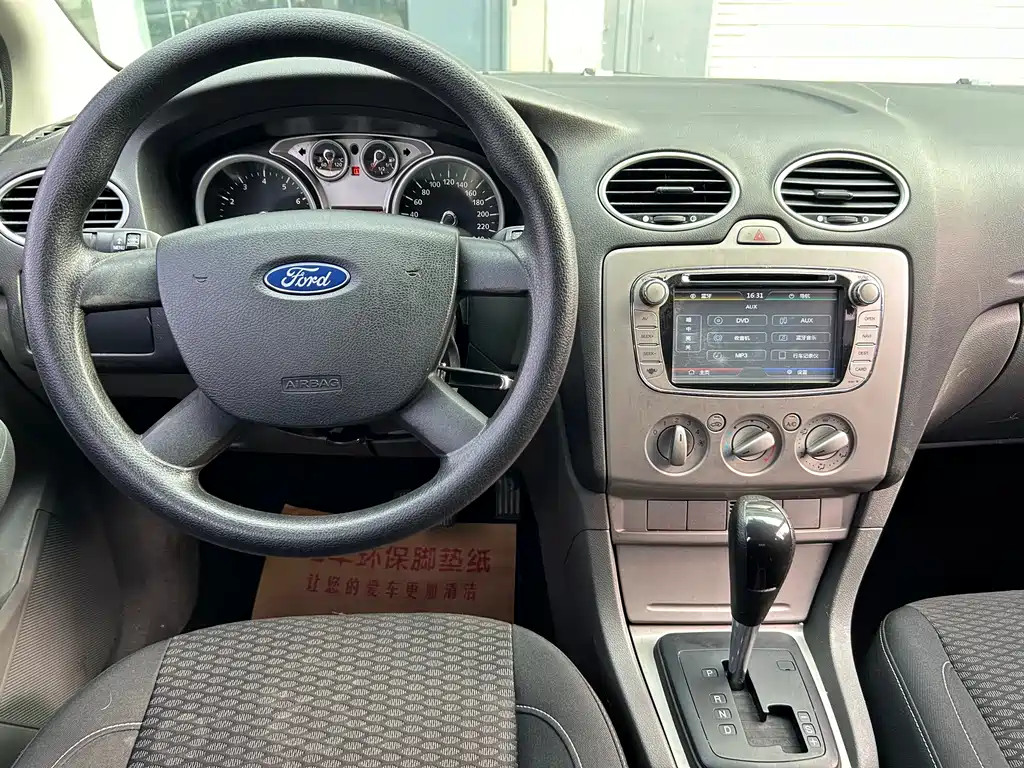Ford Focus 2015 — фото 9