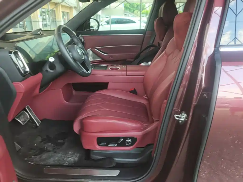 AITO M8 2025 — фото 15