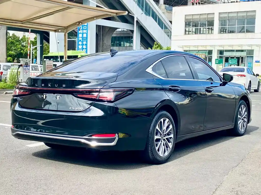 Lexus ES 2025 — фото 9