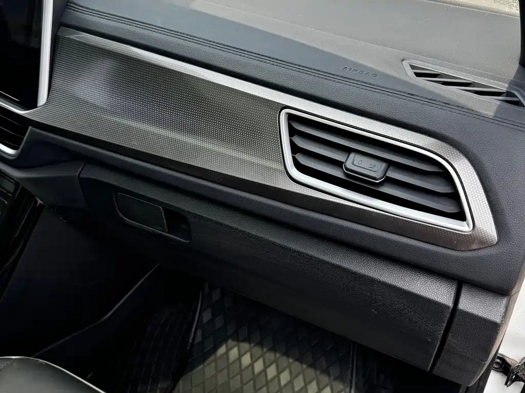Volkswagen T-Roc 2023 — фото 24