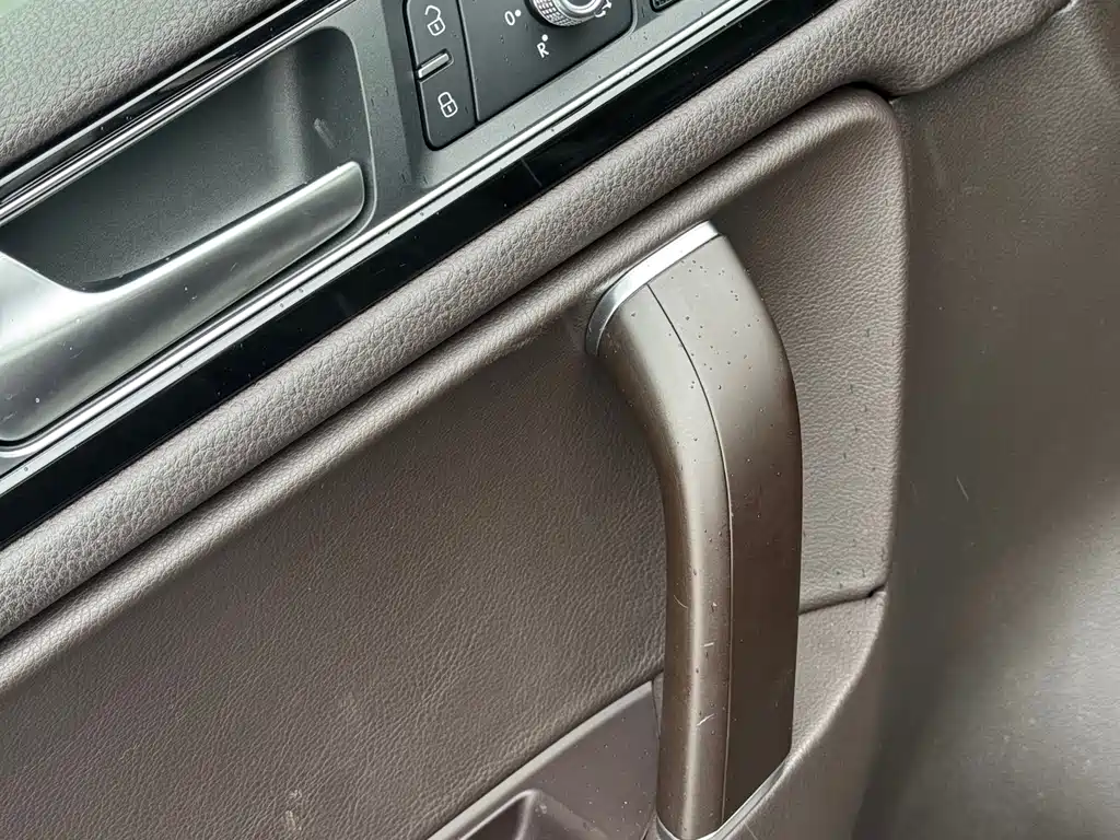 Volkswagen Touareg 2017 — фото 13