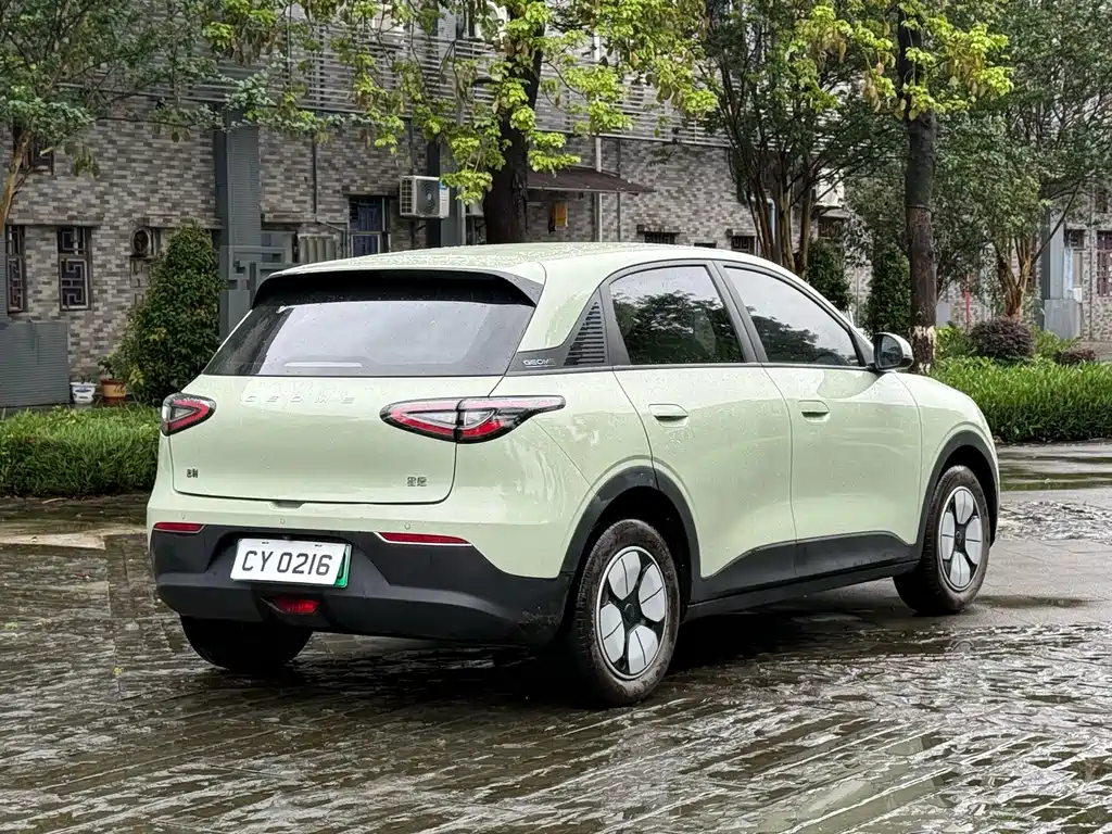 Geely Galaxy Starwish 2025 — фото 9