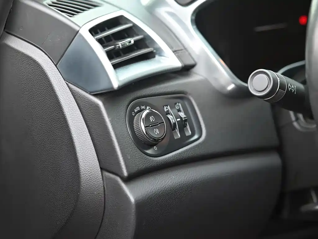 Cadillac SRX 2013 — фото 11