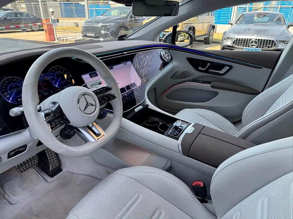 Mercedes-Benz EQS AMG 2026 — фото 9