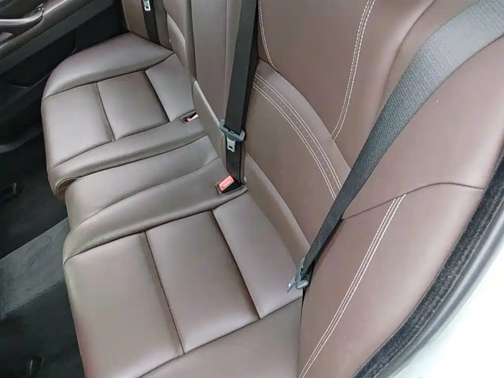 BMW 5 Series 2017 — фото 17