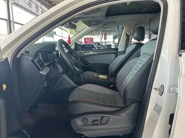 Volkswagen Tiguan L Plug-In Hybrid 2022