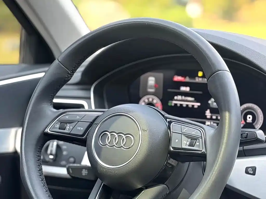 Audi A4L 2022 — фото 6