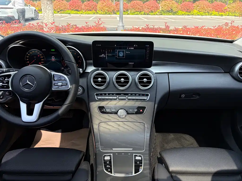 Mercedes-Benz C-Class 2020 — фото 17