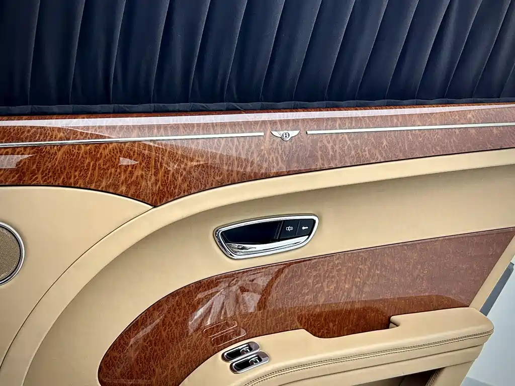 Bentley Mulsanne 2018 — фото 9