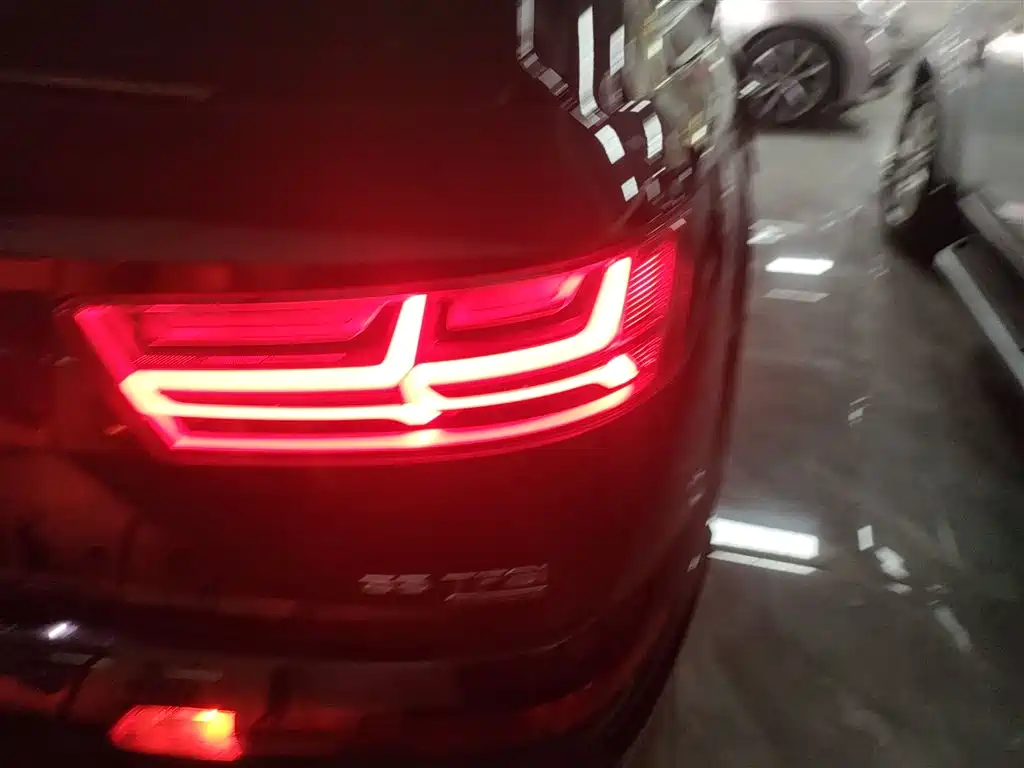 Audi Q7 2019 — фото 8