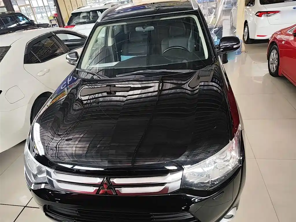 Mitsubishi Outlander 2015 — фото 3