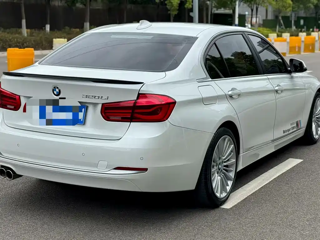 BMW 3 Series 2018 — фото 15