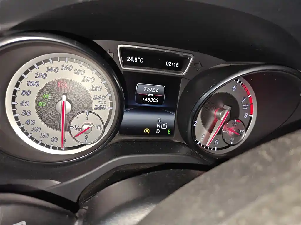 Mercedes-Benz GLA 2015 — фото 9