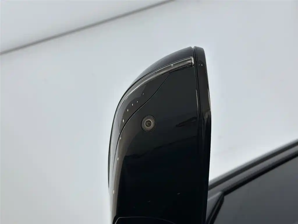 BMW 5 Series 2018 — фото 23