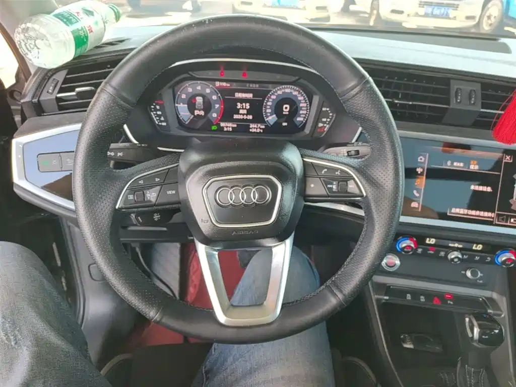Audi Q3 2020 — фото 11