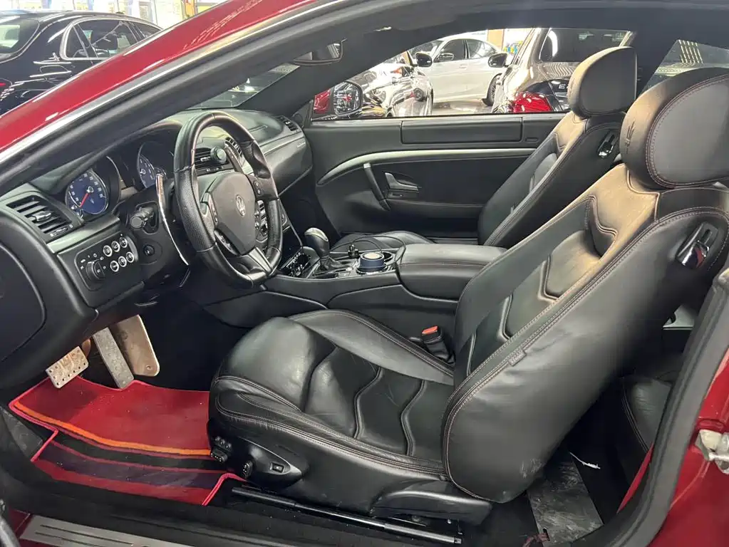 Maserati GranTurismo 2015 — фото 4