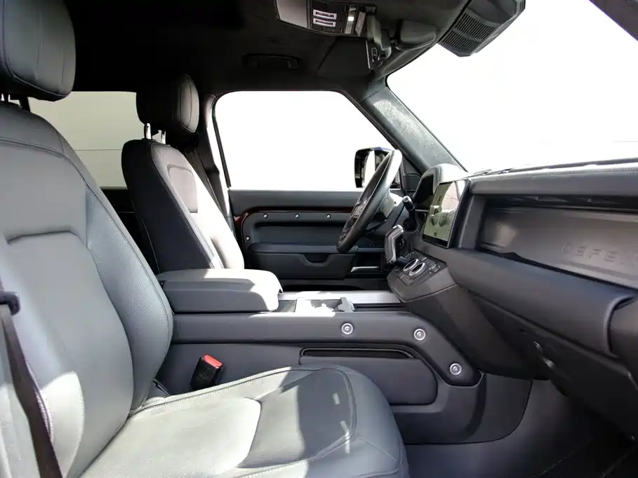 Land Rover Defender 2026 — фото 12
