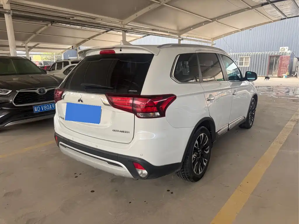 Mitsubishi Outlander 2019 — фото 9