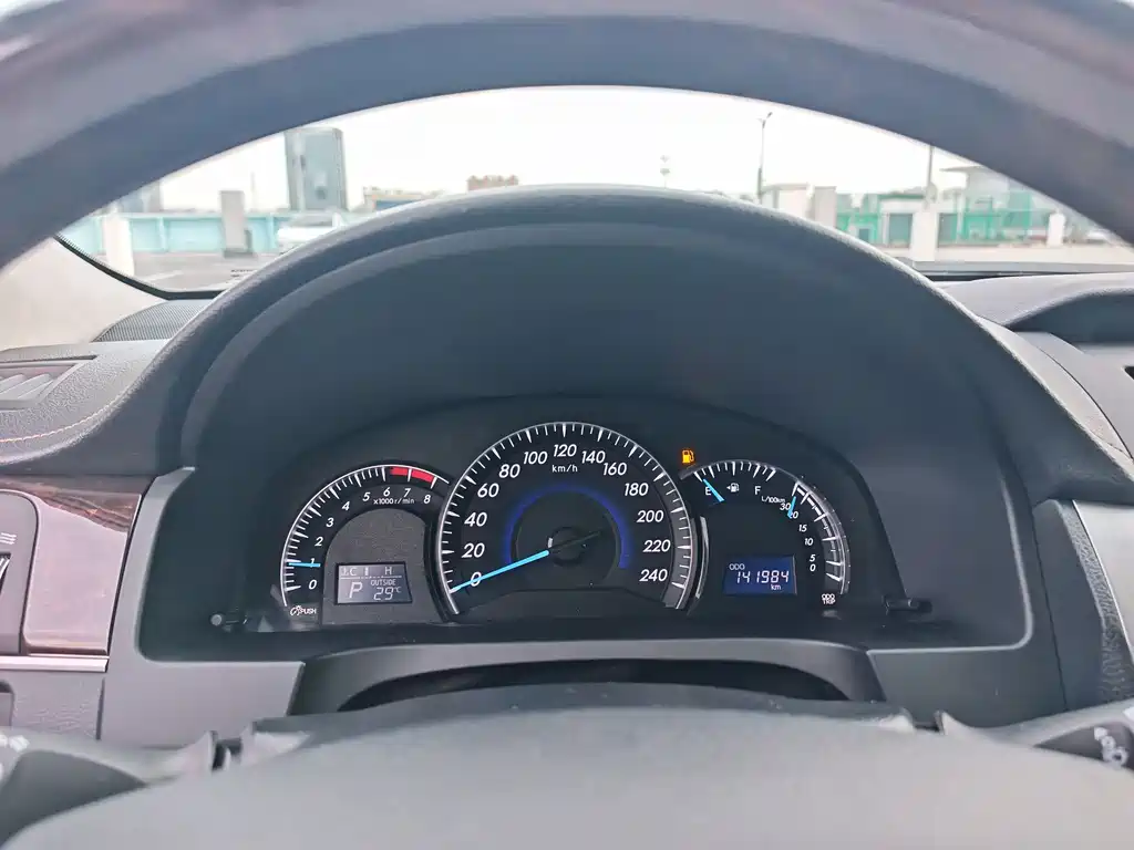 Toyota Camry 2016 — фото 16