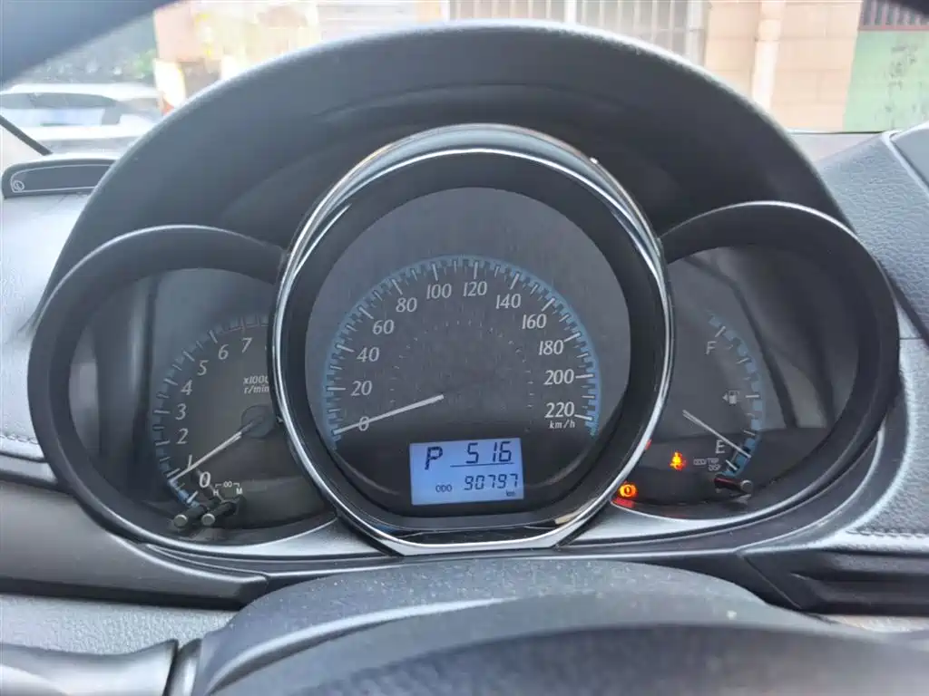 Toyota Yaris L 2018 — фото 12