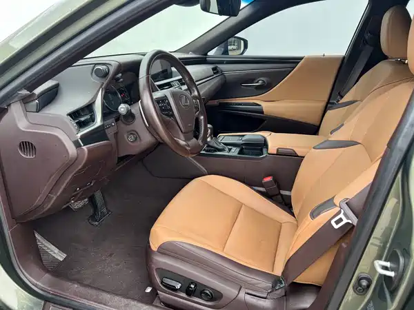 Lexus ES 2023
