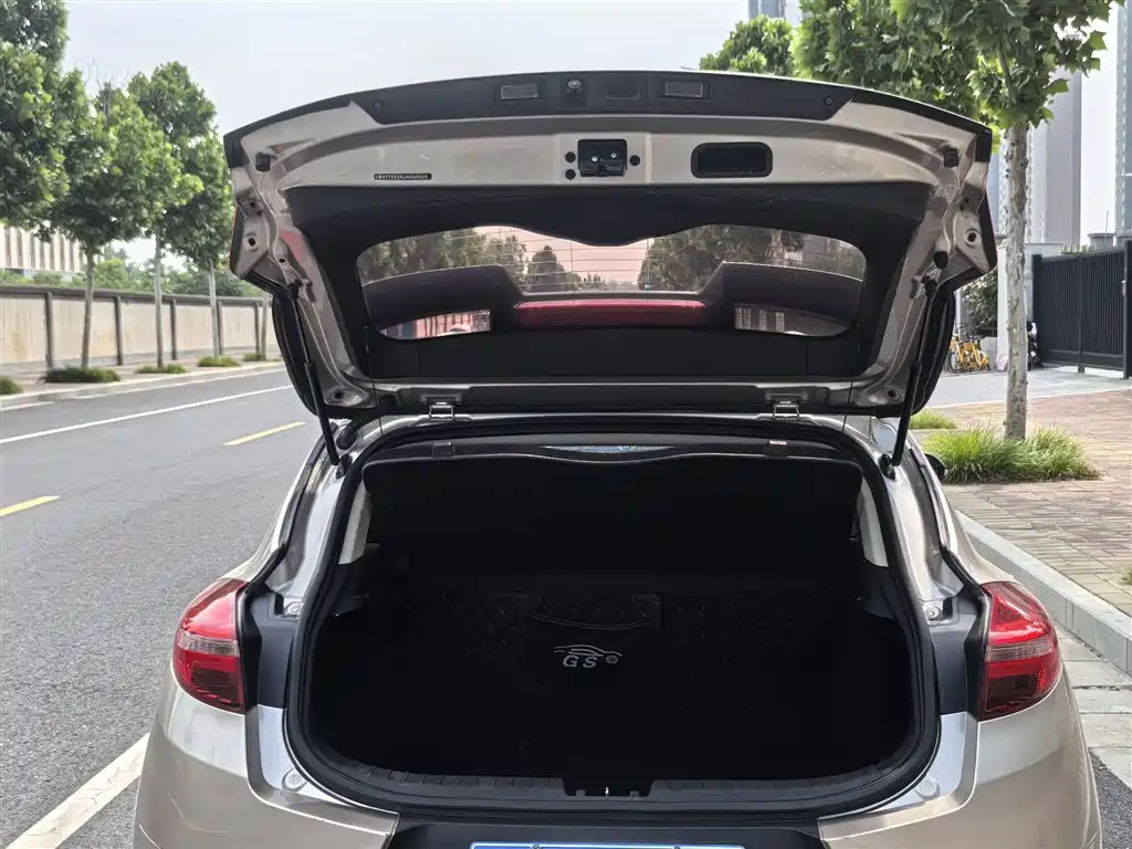 Geely Emgrand GS 2018 — фото 10