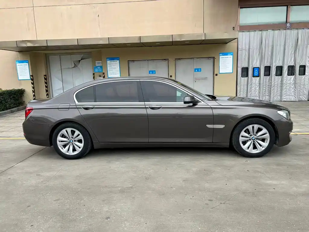 BMW 7 Series 2013 — фото 13