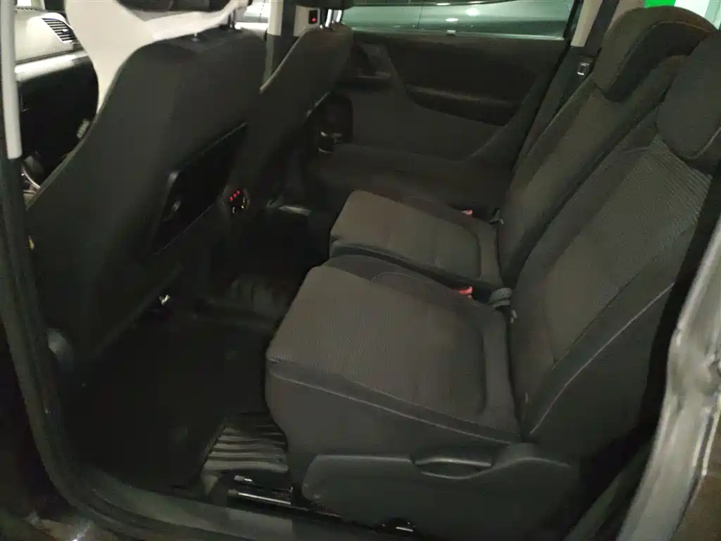 Volkswagen Sharan 2017 — фото 17