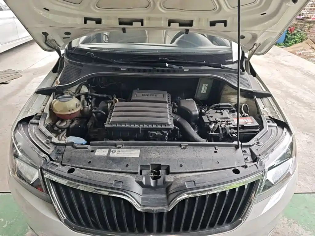 Skoda Rapid 2016 — фото 10