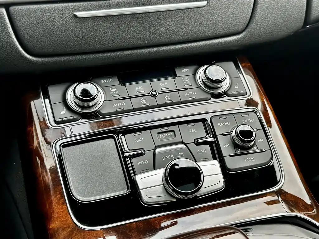 Audi A8 2016 — фото 23