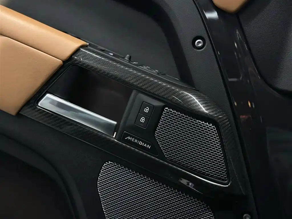 Land Rover Defender 2022 — фото 25