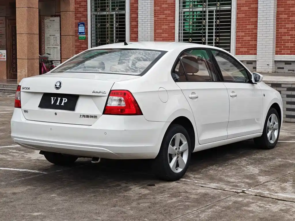 Skoda Rapid 2016 — фото 23