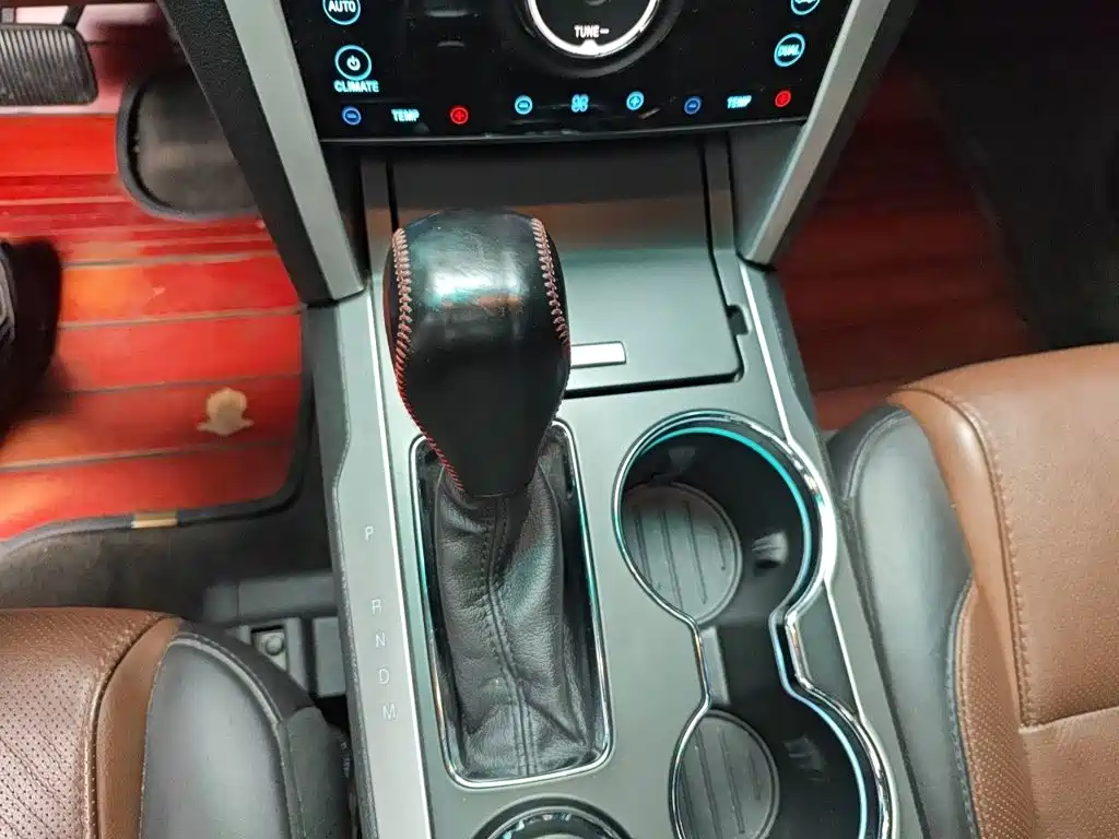 Ford Explorer 2015 — фото 10