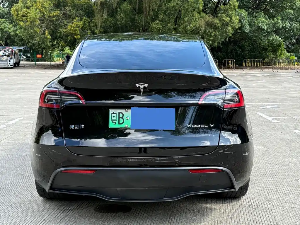 Tesla Model Y 2022 — фото 16