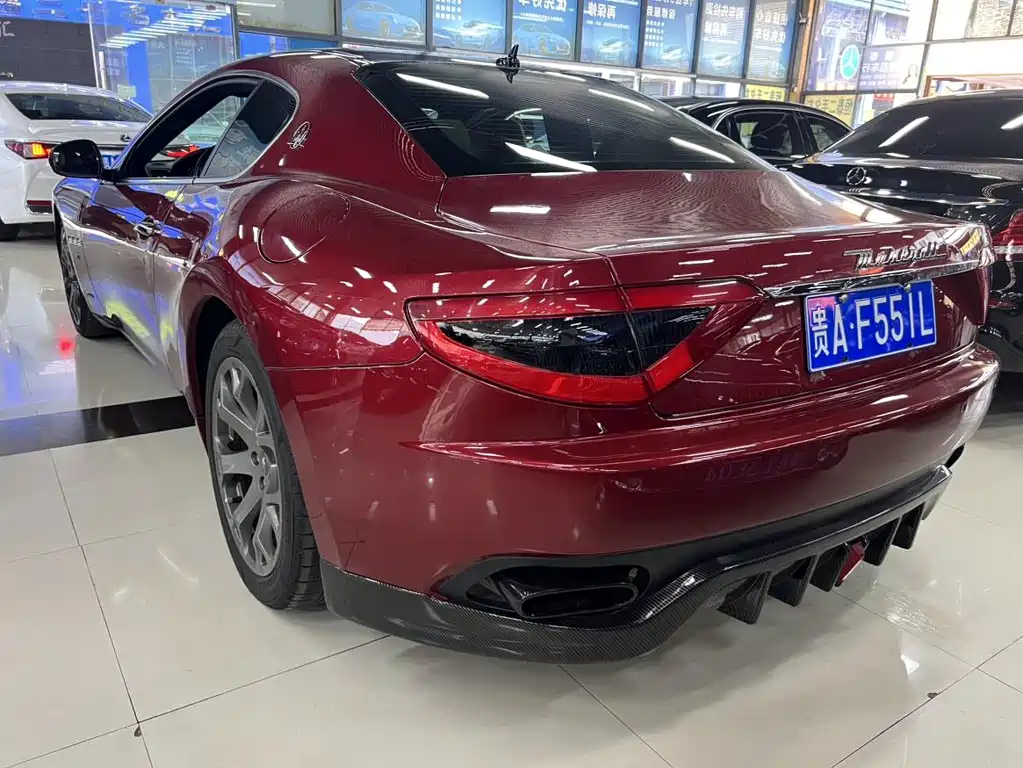 Maserati GranTurismo 2015 — фото 8