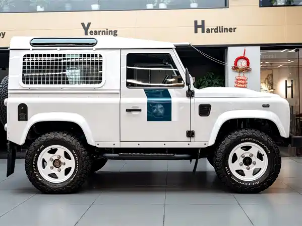 Land Rover Defender 2010