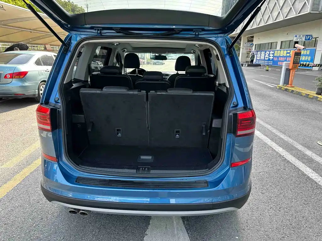 Volkswagen Touran 2019 — фото 16
