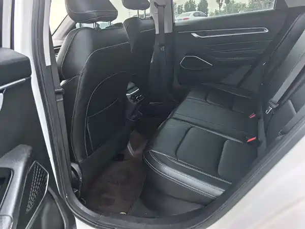 Geely Emgrand 2023