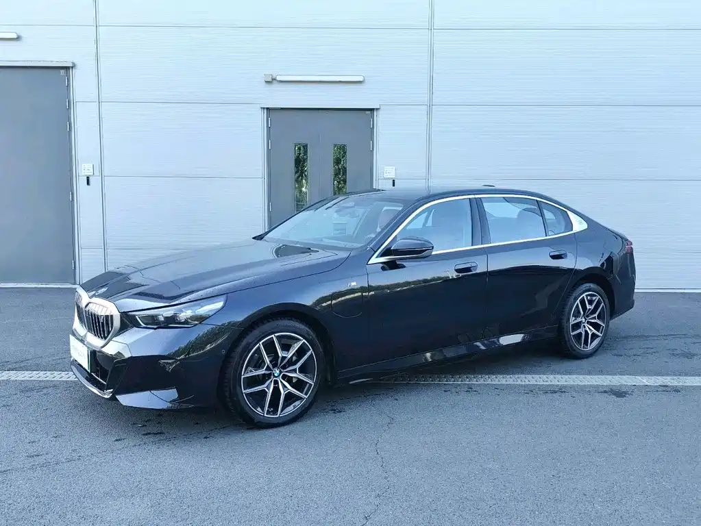 BMW i5 2025 — фото 1