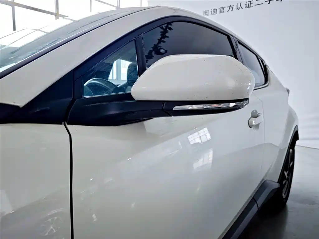 Toyota C-HR 2023 — фото 8