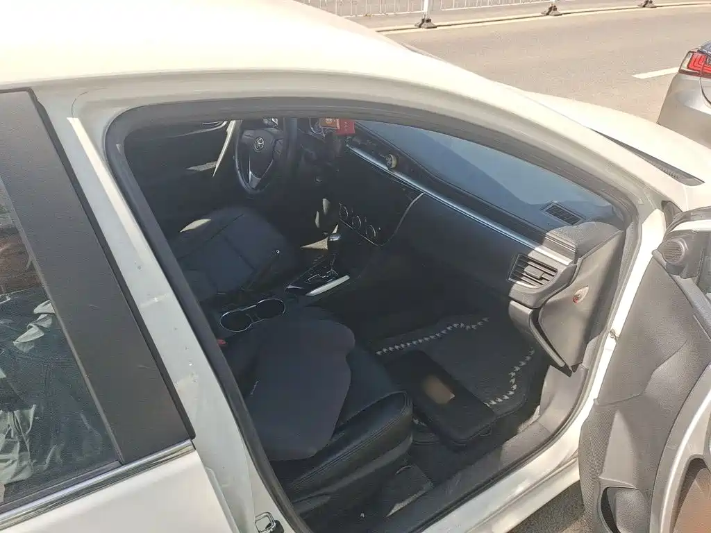 Toyota Corolla 2015 — фото 19
