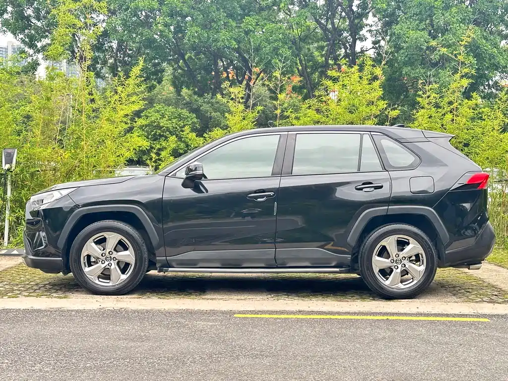 Toyota RAV4 2021 — фото 20