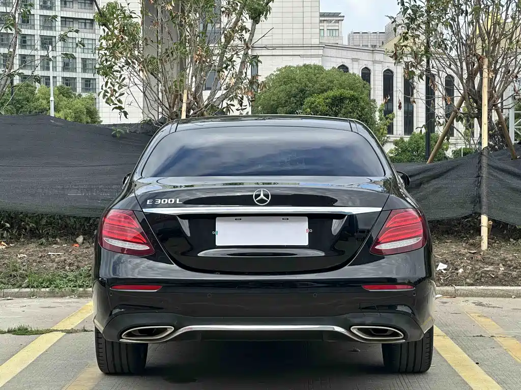 Mercedes-Benz E-Class 2017 — фото 11